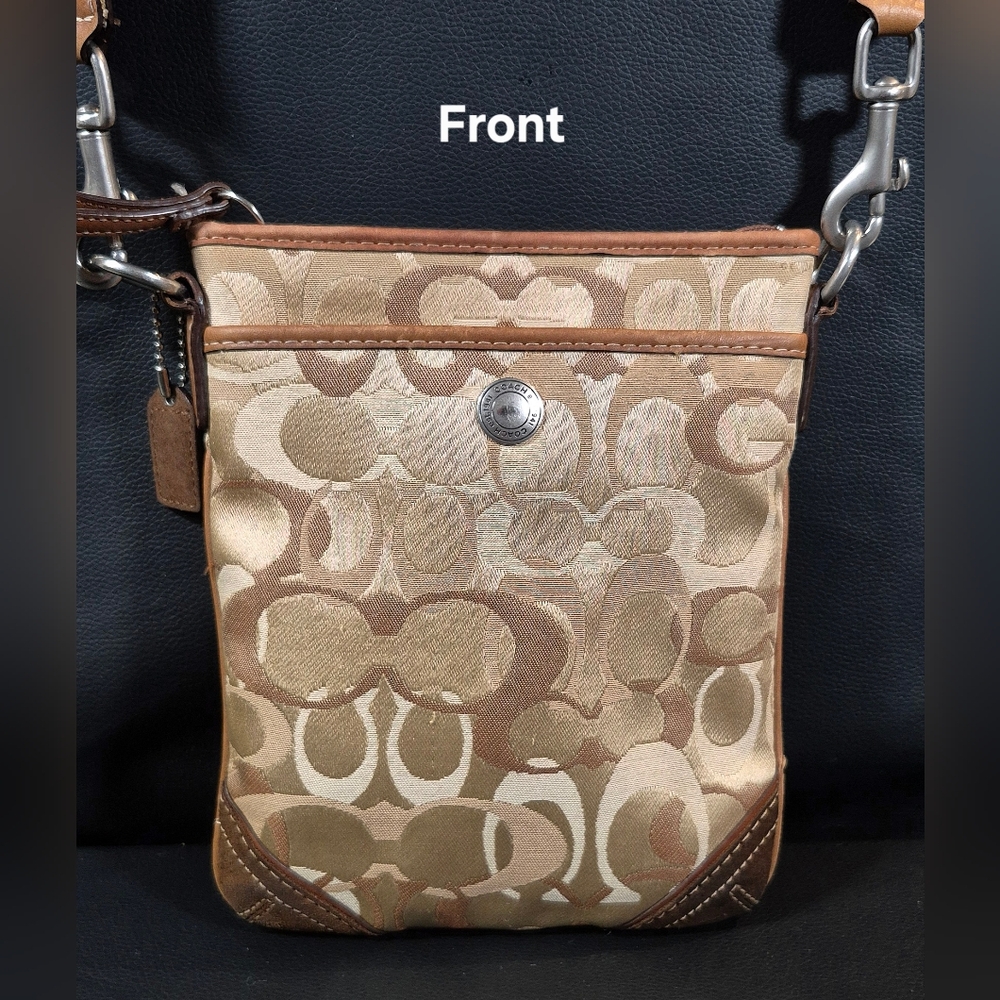 Coach Optic Signature Swing Pack Crossbody. No. DO6Q-10148 Brown L-8.5"/W-7"